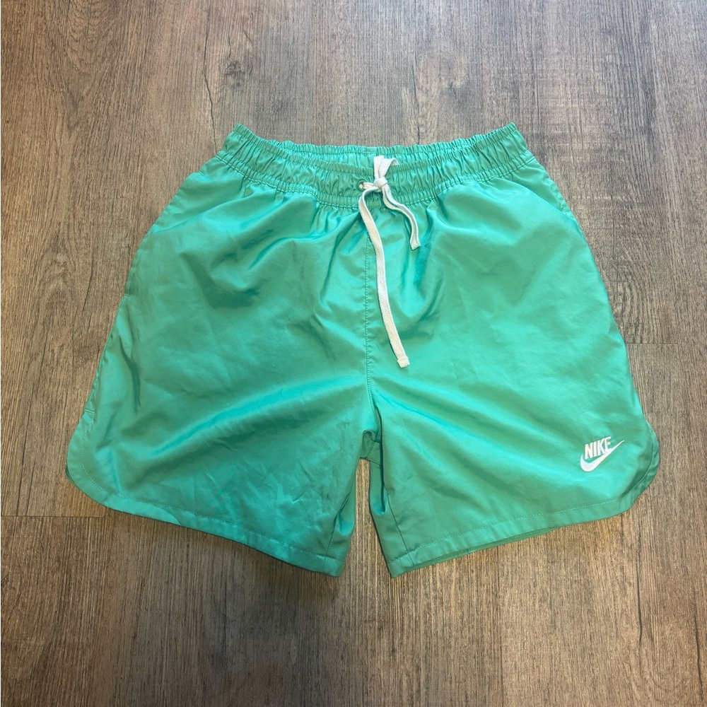 Nike Green Sportswear Essentials Men's Woven small shorts